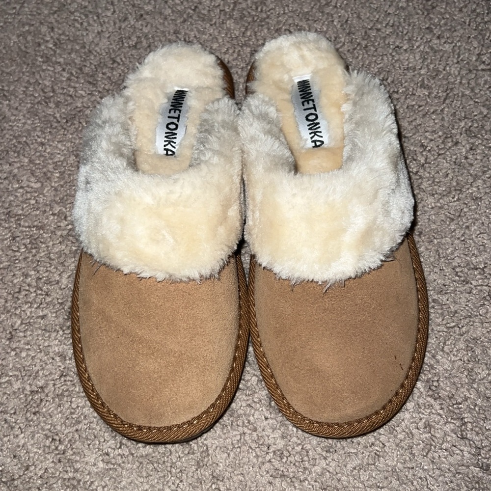 Minnetonka Slippers - 8 NWOT